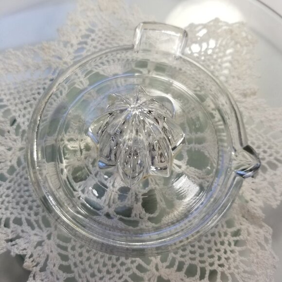 Dominion Small Clear Glass Juicer Reamer Flat Thumb Rest Citrus L14 Vintage - Picture 8 of 13